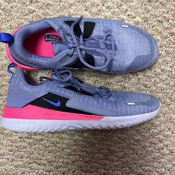 Nike Shoes - Women’s Size 10 Nike’s